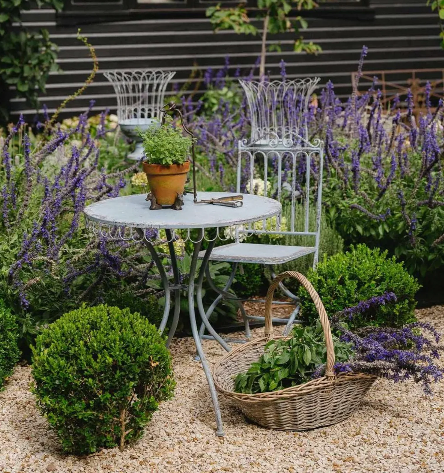 Beaumont Foldable Chair - Image 4