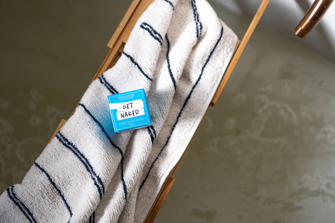 Get Naked Cheeky Neon Bath Bomb - Image 3