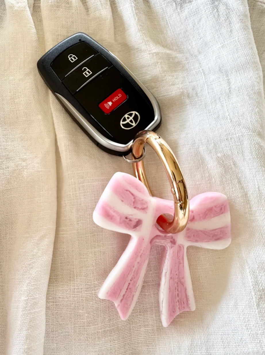 Greenwood Designs Stripey Bow Resin Keyring - Image 8
